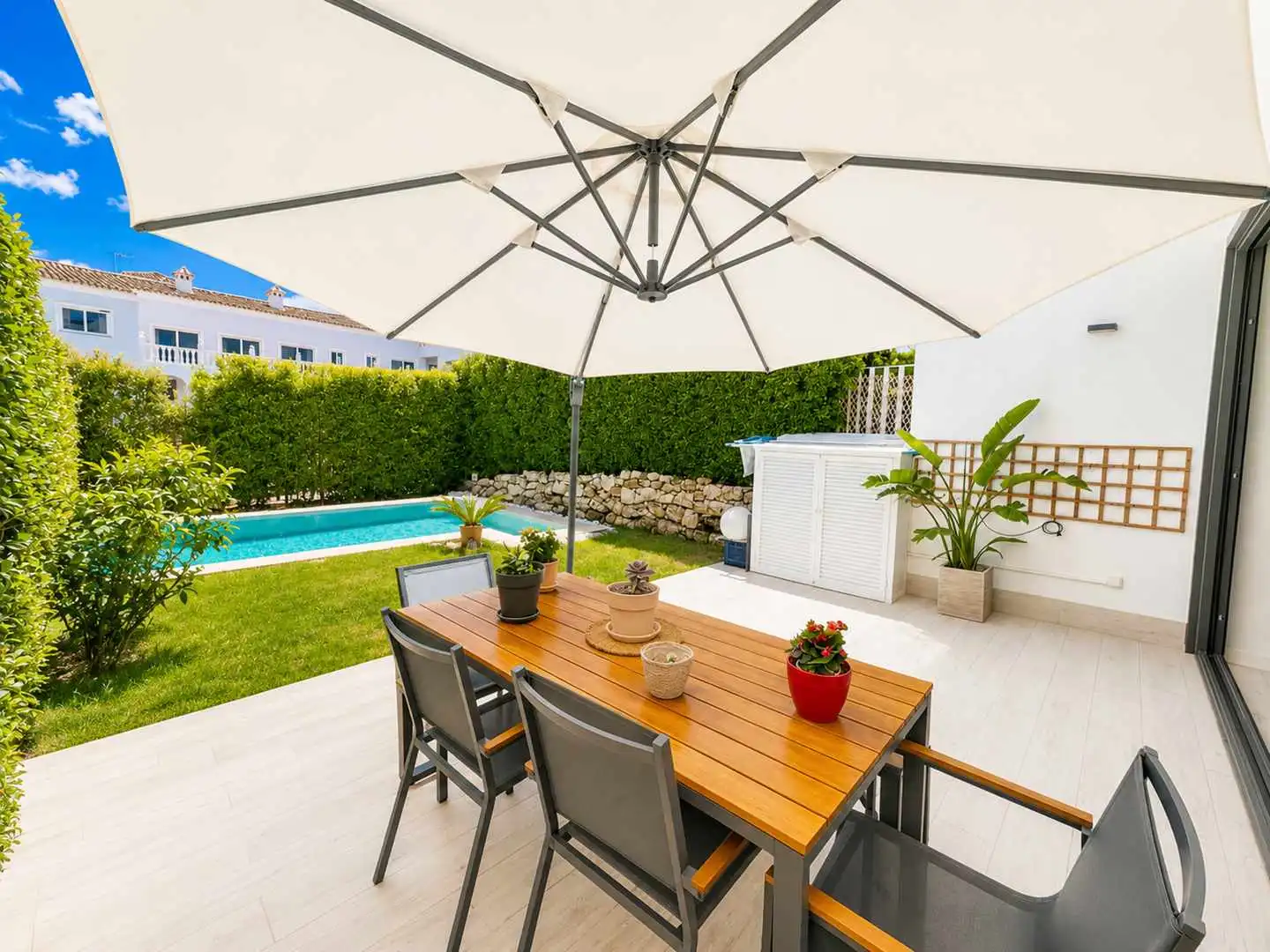 Terrassa de Casa adosada en venda en Sotogrande amb Aire condicionat, Calefacció i Jardí privat