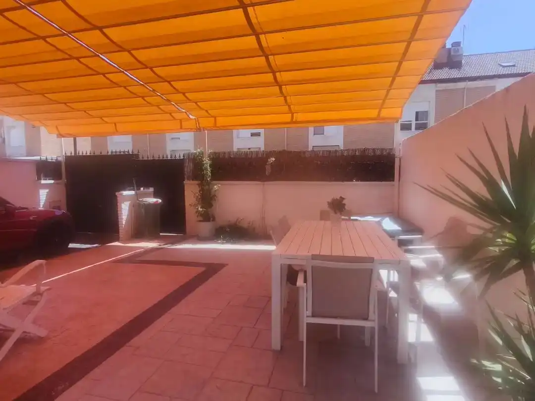 Terrassa de Pis en venda en Azuqueca de Henares amb Aire condicionat i Piscina