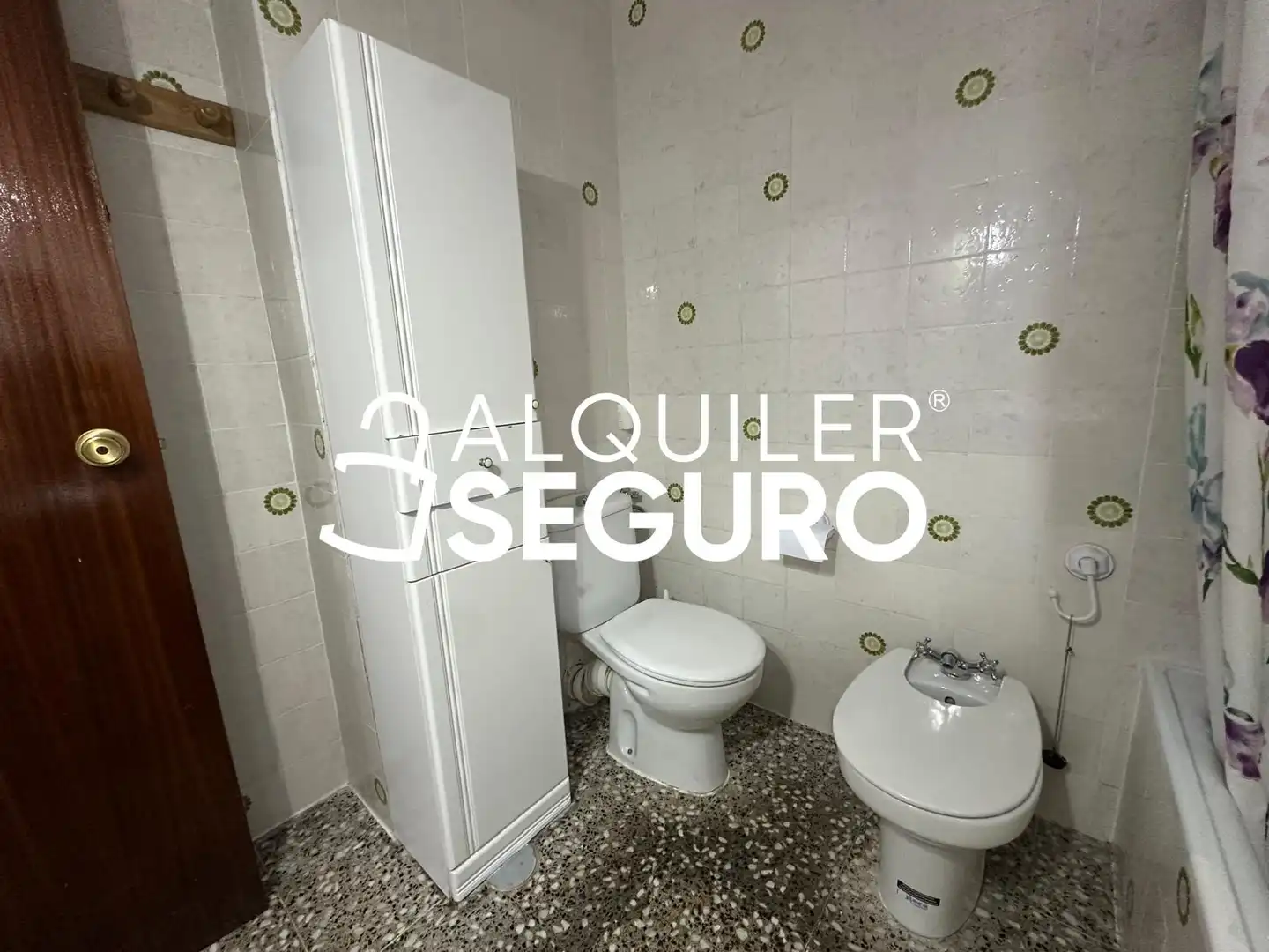 Baño de Piso de alquiler en Aldaia con Terraza y Amueblado