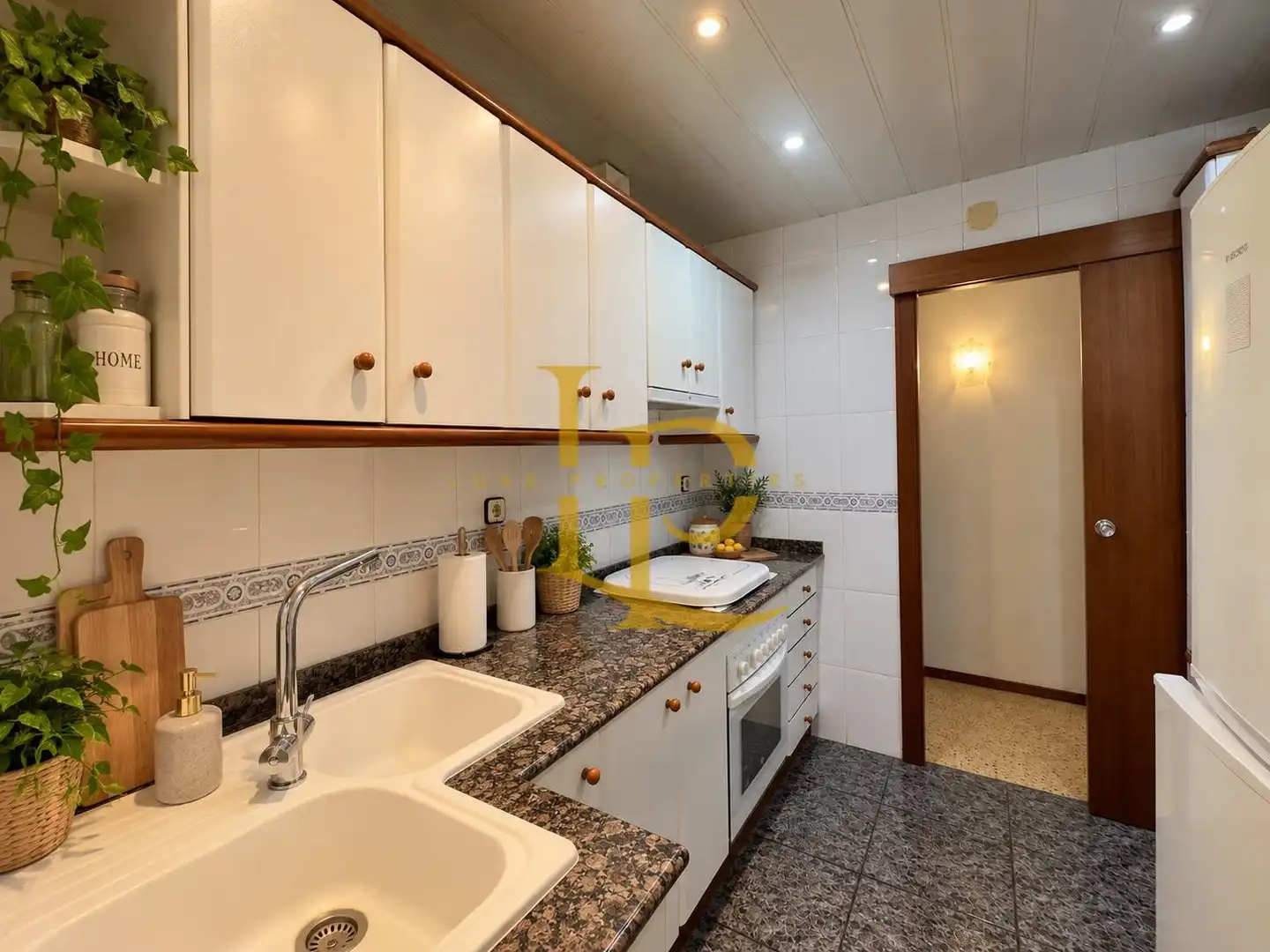 Cocina de Piso en venta en L'Hospitalet de Llobregat con Calefacción, Amueblado y Horno