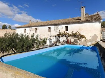 Maison rustique avec piscine à vendre à Tibi