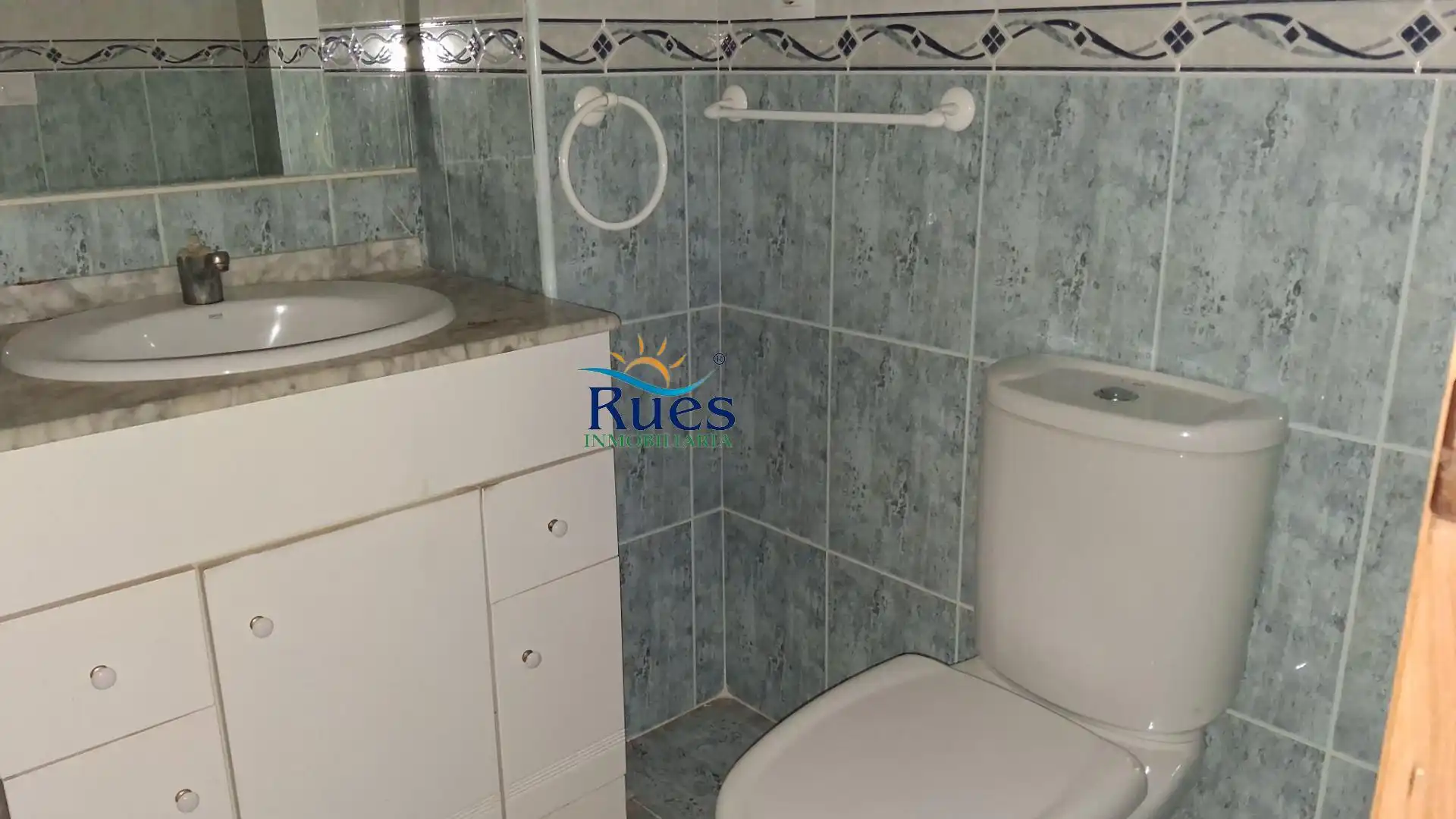 Baño de Piso en venta en Oropesa del Mar / Orpesa con Terraza y Balcón