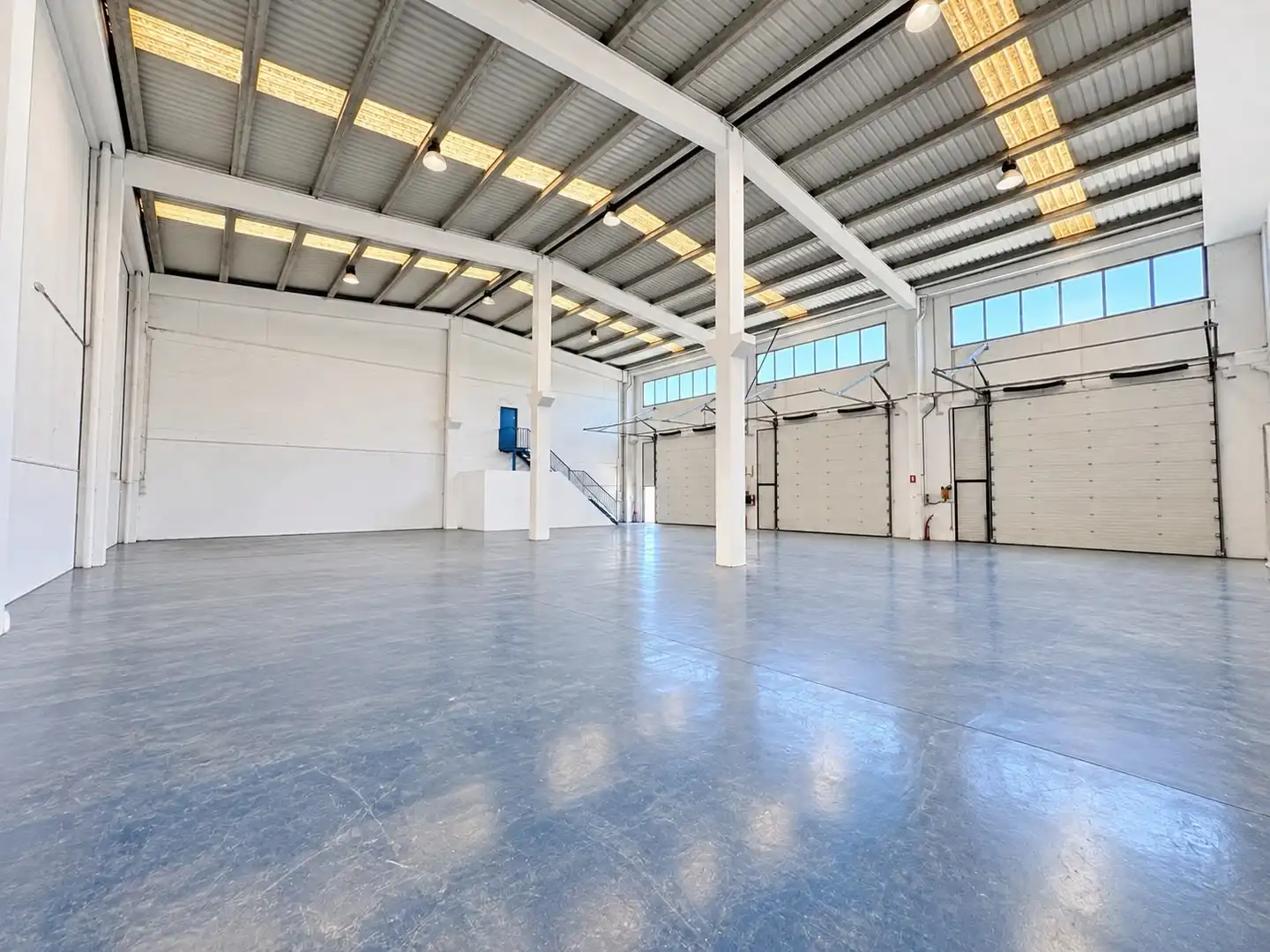 Nau industrial de lloguer a Figueres, Girona