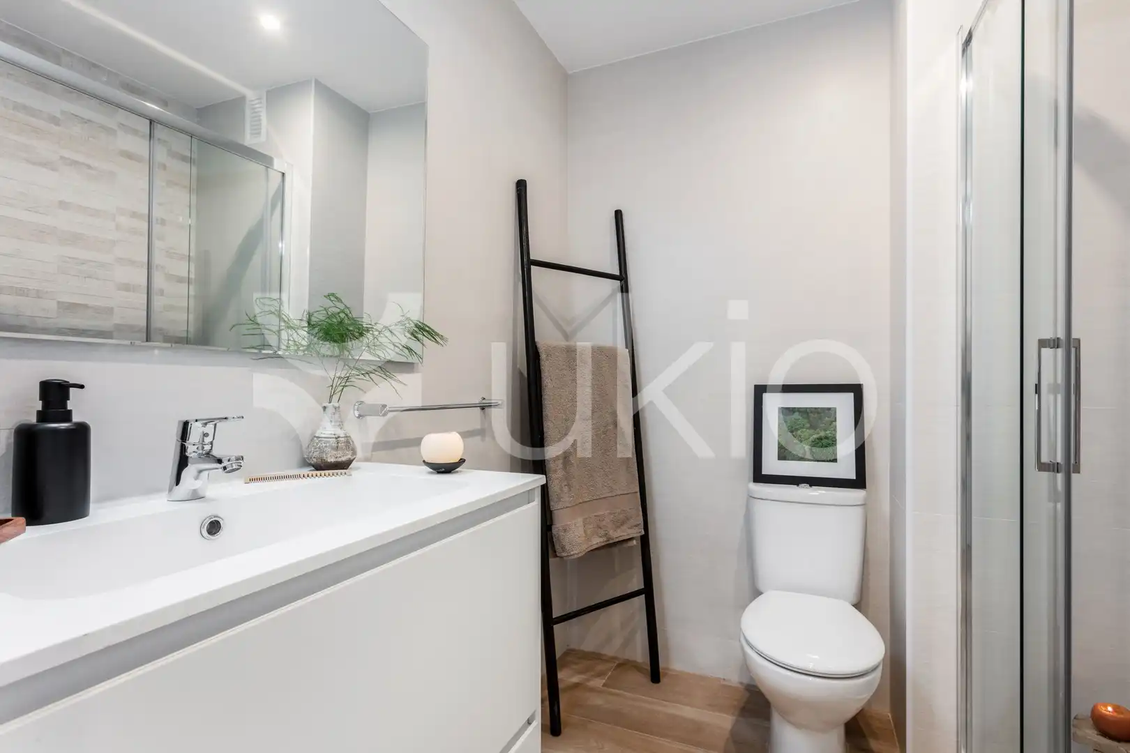 Bany de Apartament de lloguer en Madrid amb Aire condicionat, Calefacció i Moblat