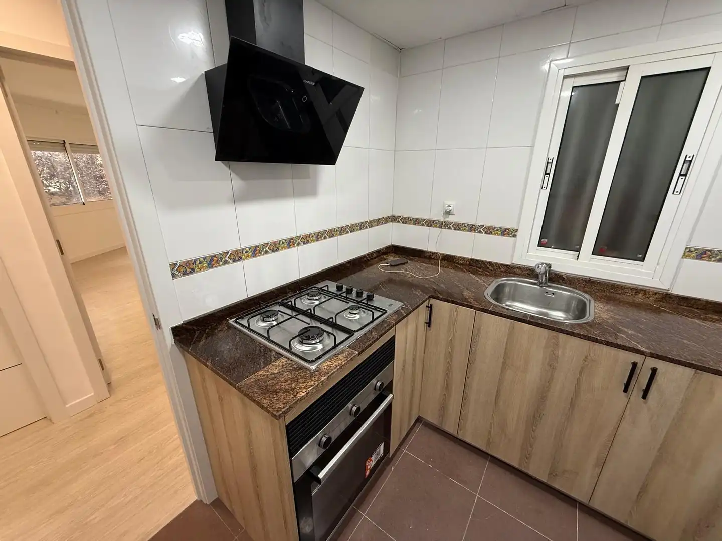 Kitchen of Flat for sale in L'Hospitalet de Llobregat  with Alarm