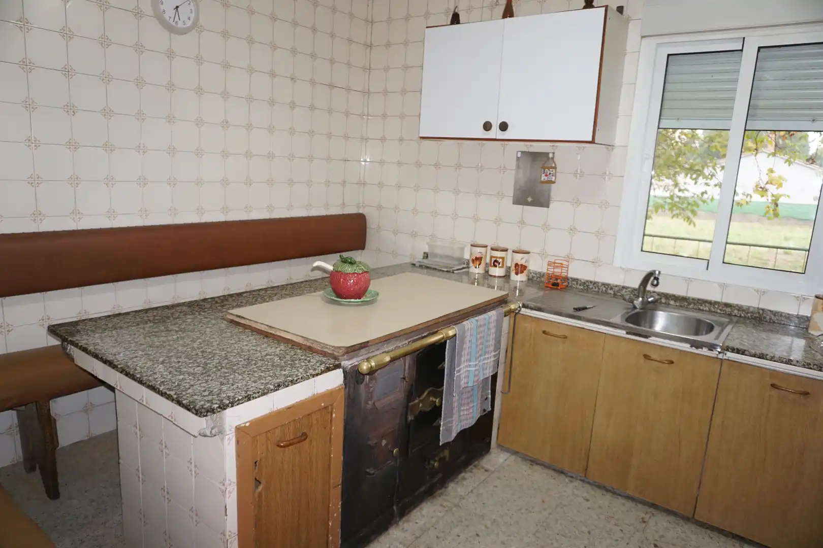 Cuina de Casa o xalet en venda en Melide amb Jardí privat i Moblat