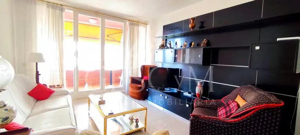 Sala d'estar de Pis en venda en Sant Joan Despí amb Jardí privat, Terrassa i Balcó