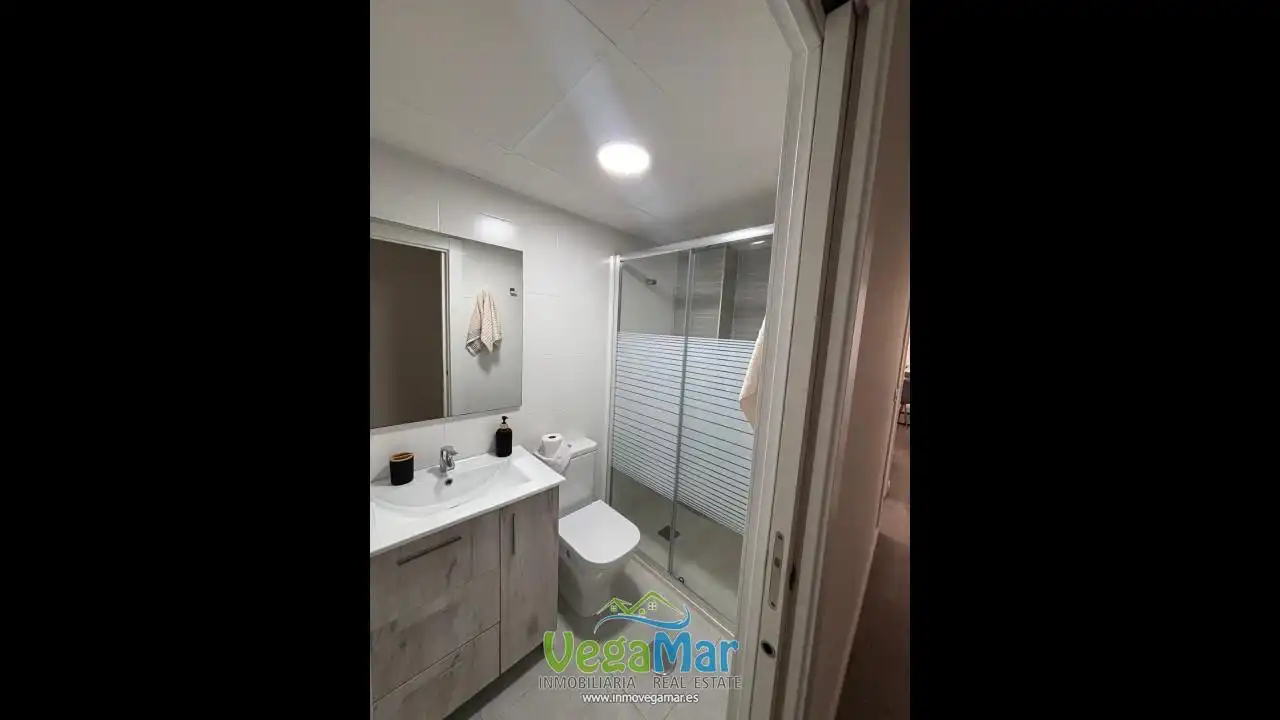 Badezimmer von Erdgeschoss zur Miete in Almuñécar mit Terrasse und Möbliert