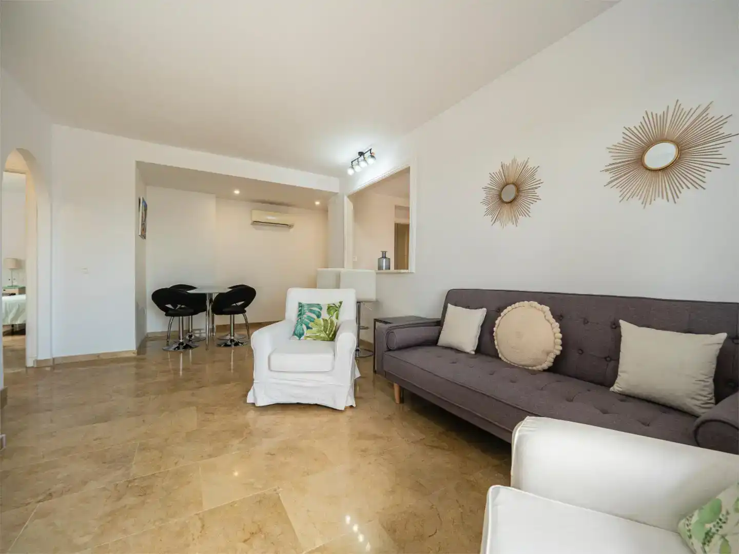 Sala d'estar de Apartament en venda en Marbella amb Aire condicionat i Piscina
