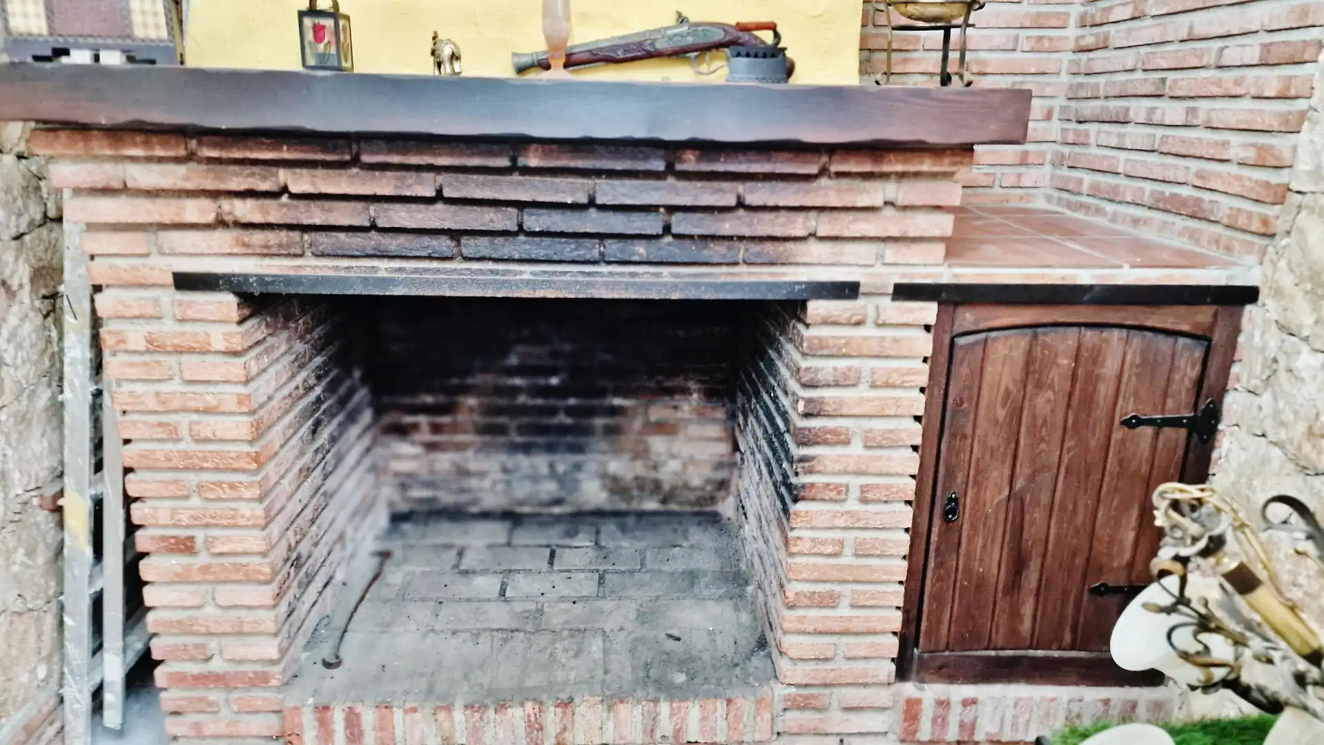 Einfamilien-Reihenhaus zum Verkauf in Vélez de Benaudalla mit Terrasse, Abstellraum und Möbliert