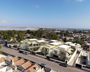 Vista exterior de Casa o xalet en venda en Torrevieja amb Aire condicionat, Calefacció i Jardí privat