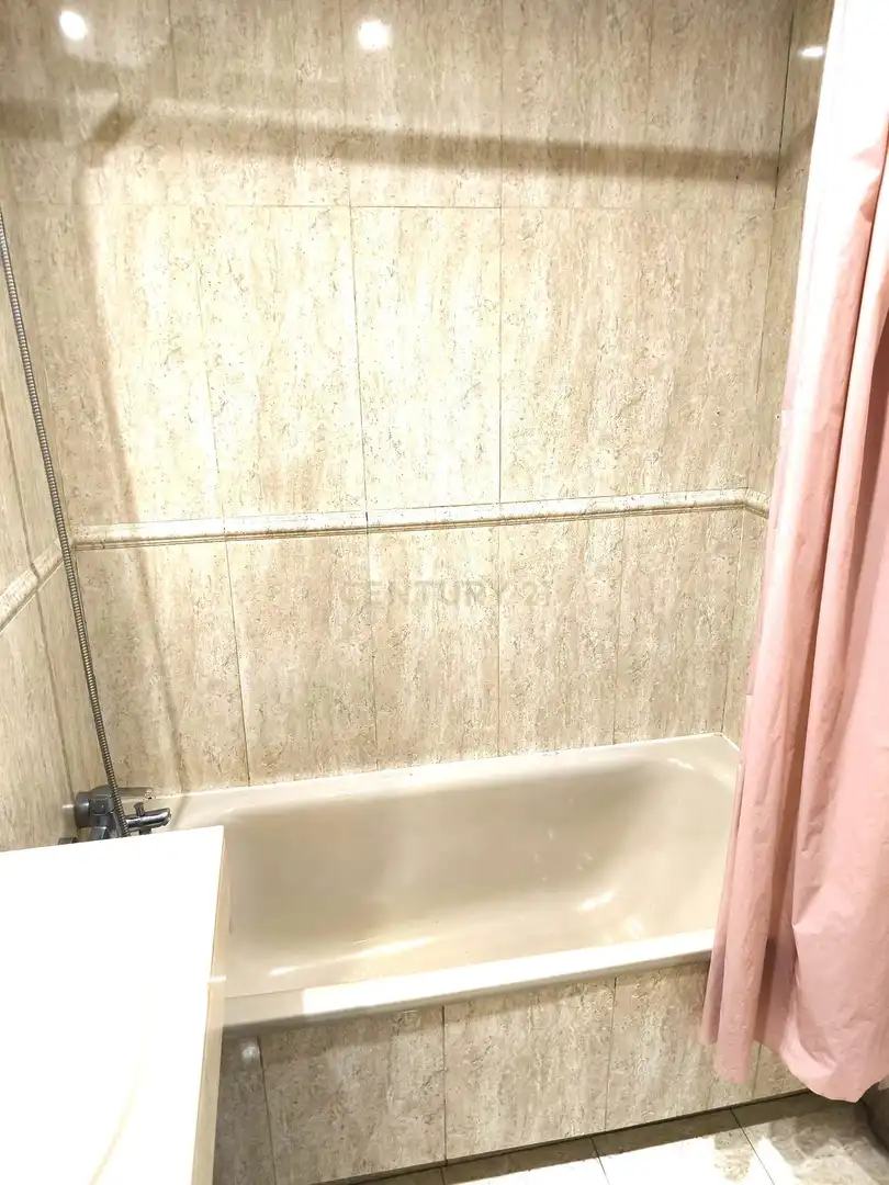 Bany de Apartament en venda en Madrid amb Balcó