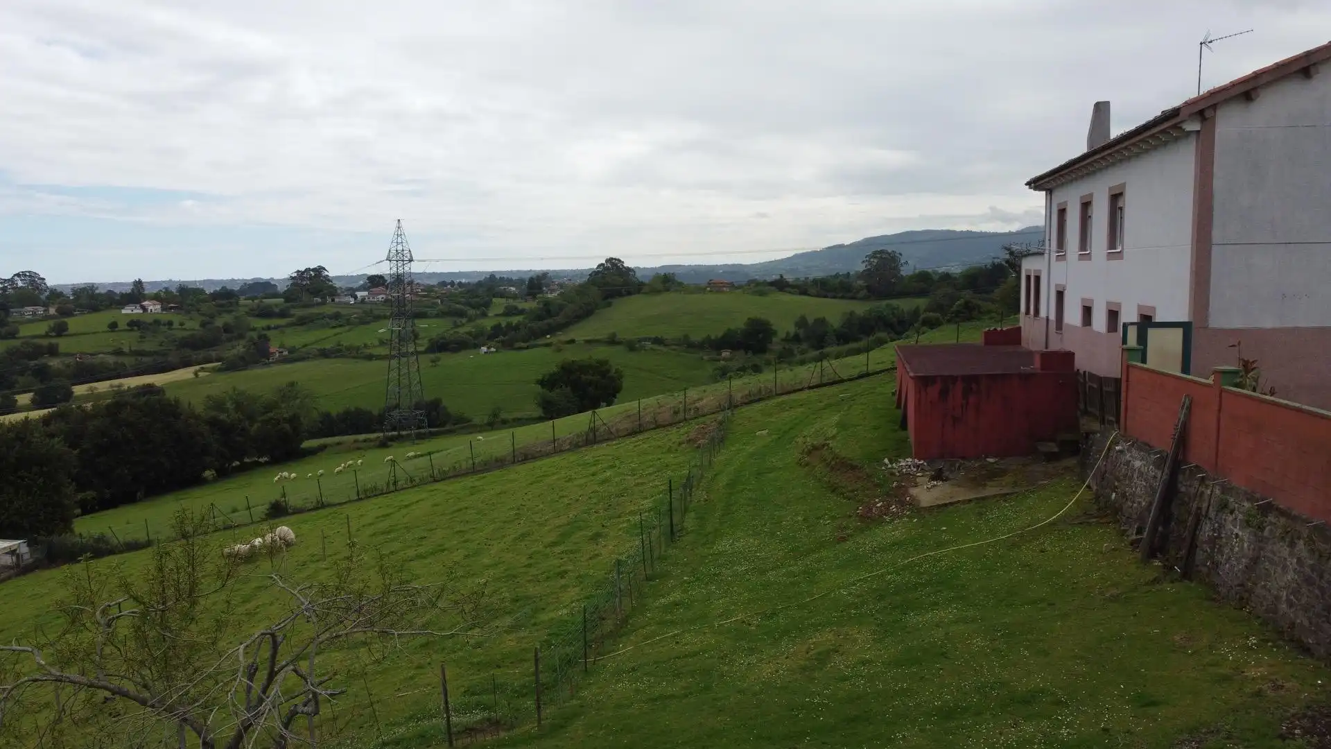 Casa o xalet en venda en Gijón  amb Calefacció, Jardí privat i Traster