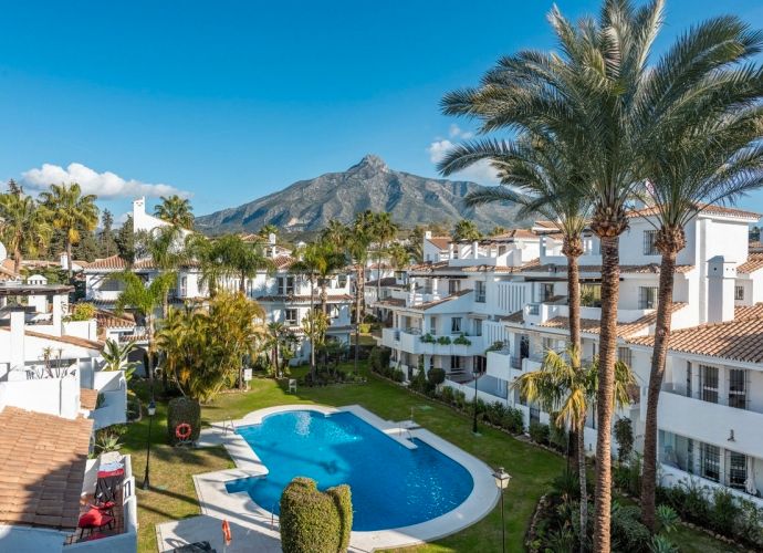 Exterior view of Apartments for sale in Marbella  with Terrace, Furnished and Community pool