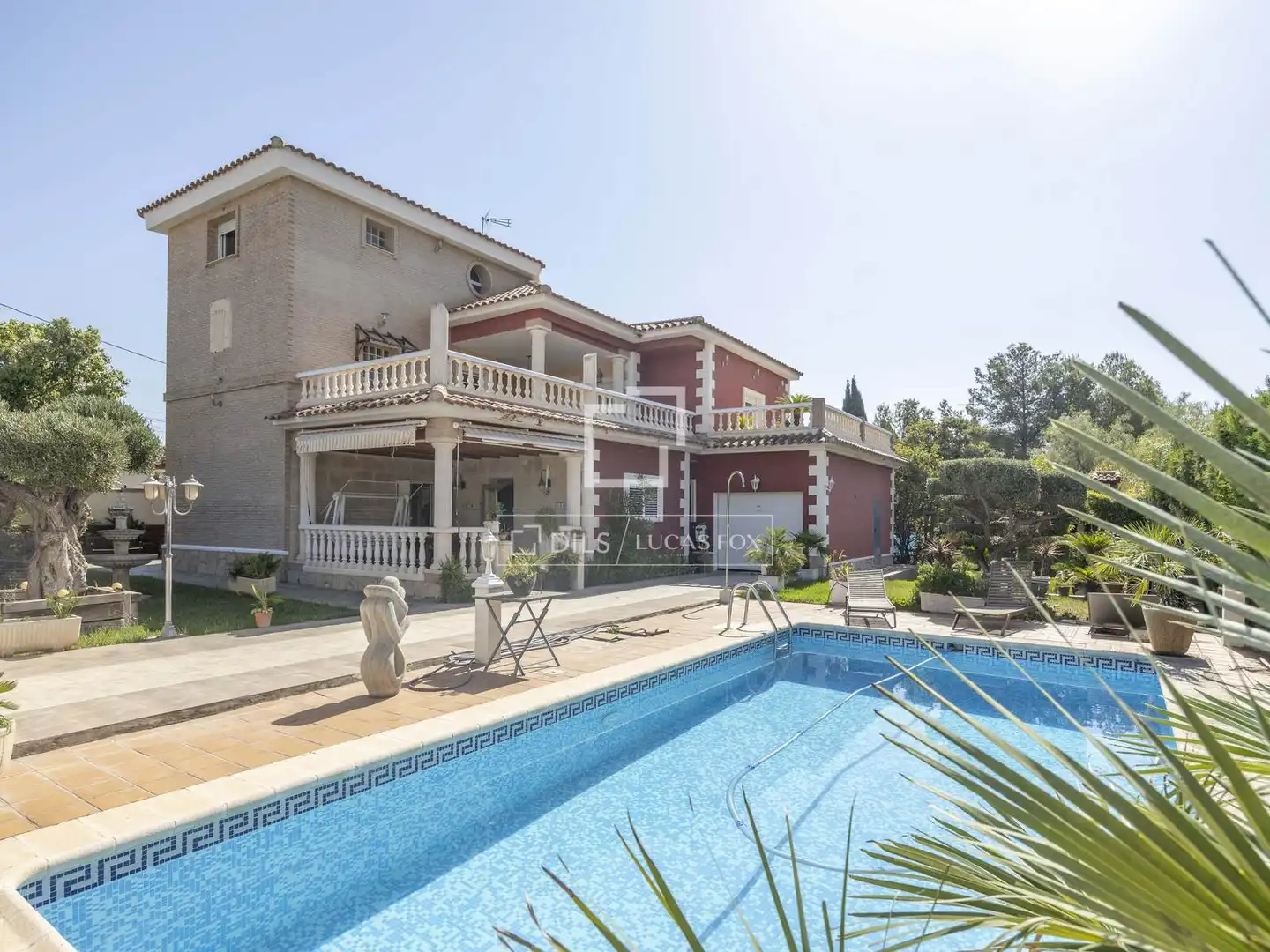 Exterior view of Houses for sale in La Pobla de Vallbona  with Air Conditioner, Heating and Private garden