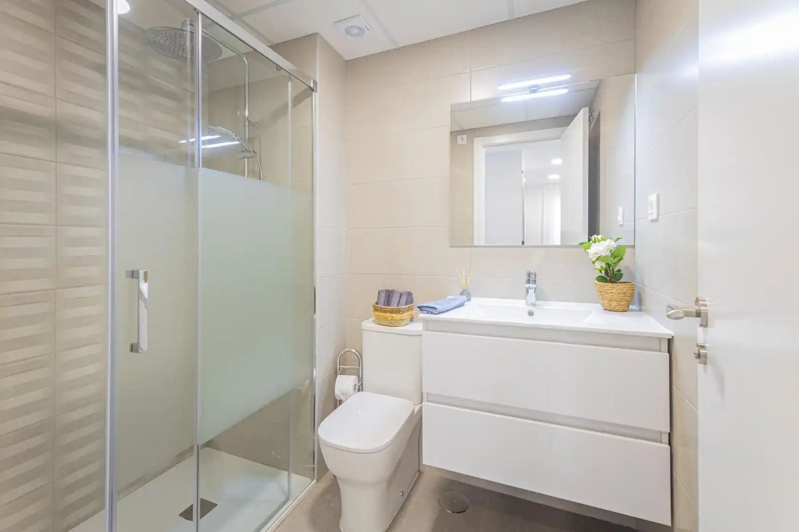 Bathroom of Flat for sale in La Manga del Mar Menor  with Air Conditioner and Terrace