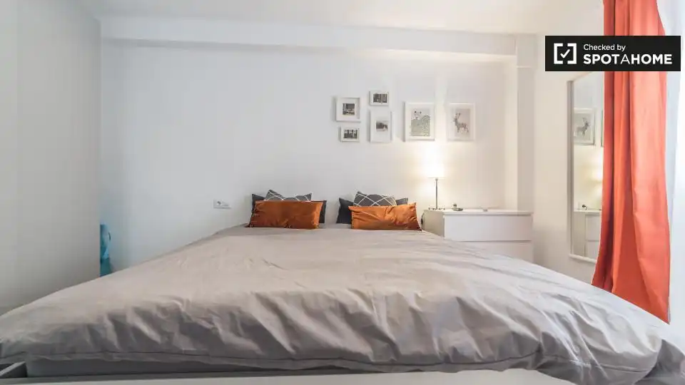 Bedroom of Flat for rent in Valencia  with Air Conditioner, Heating and Furnished
