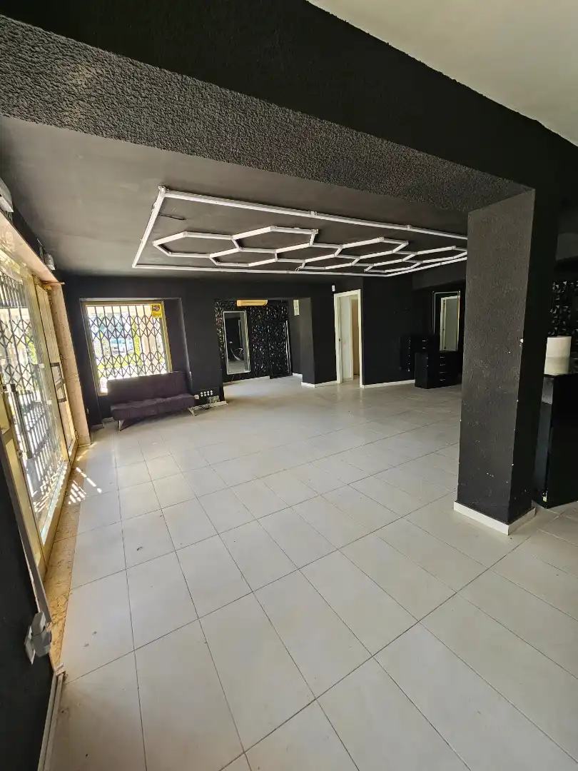 Local comercial en venta en Carrer de Girona 5