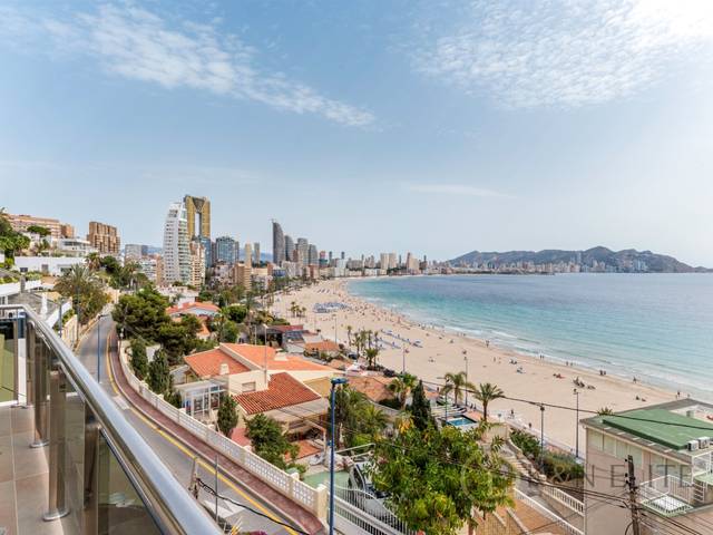 Ático en Venta en Calle Oviedo en Playa Poniente