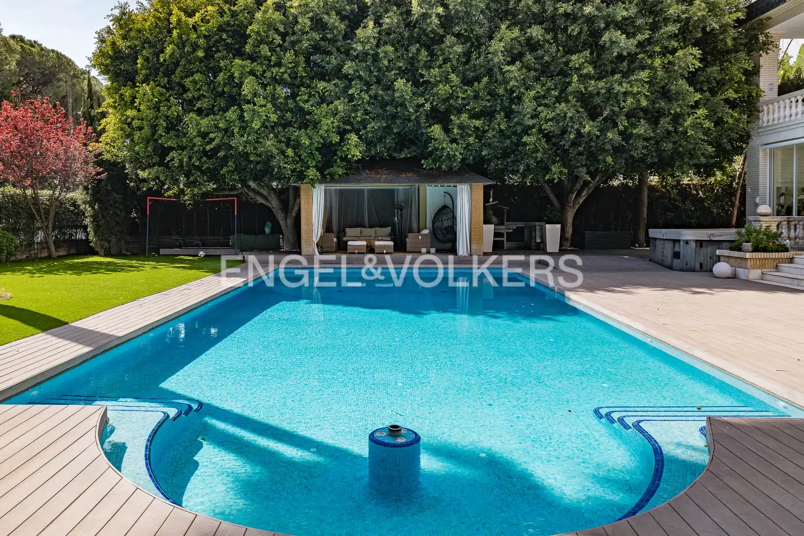 Piscina de Casa o xalet en venda en Castelldefels amb Aire condicionat, Calefacció i Jardí privat