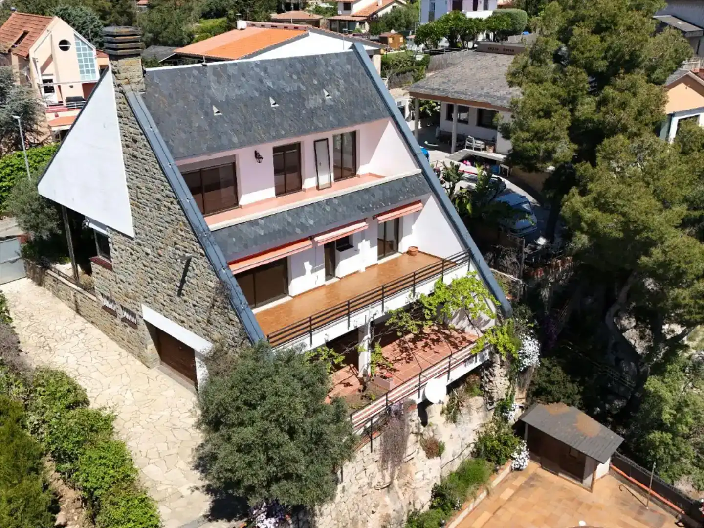 Vista exterior de Casa o xalet en venda en Corbera de Llobregat amb Piscina i Balcó
