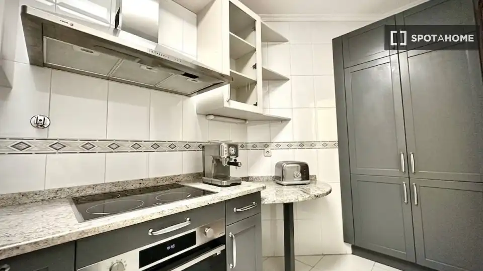 Cocina de Apartamento para compartir en Bilbao  con Aire acondicionado, Terraza y Amueblado