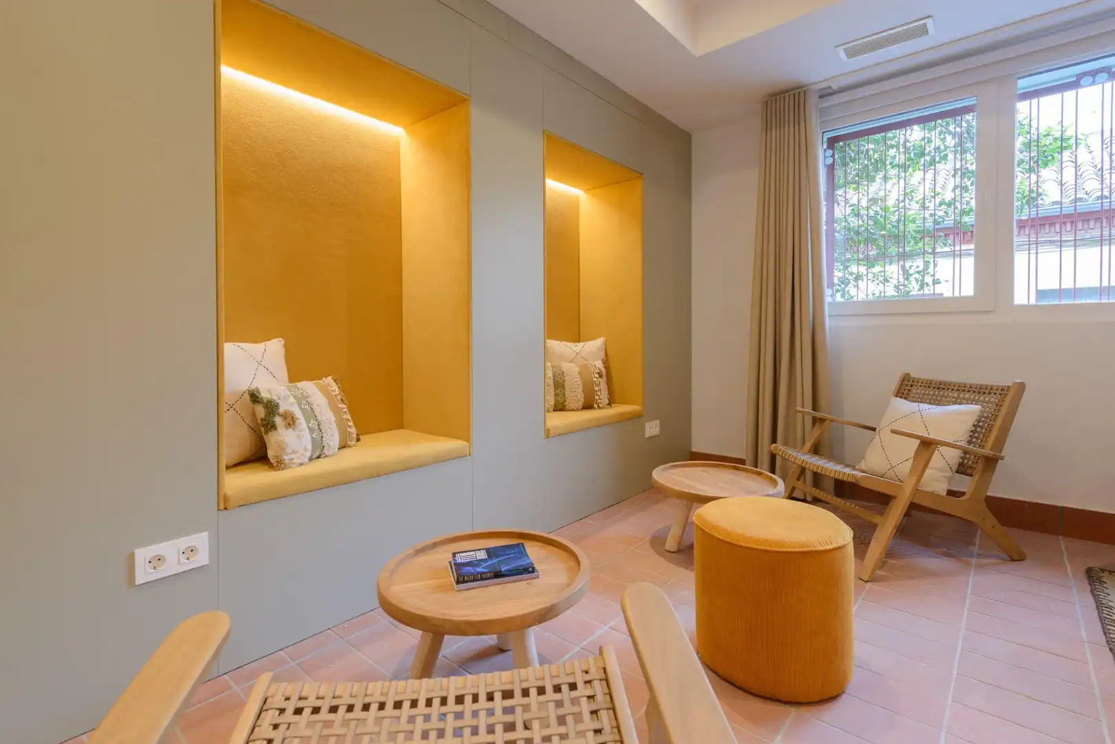 Living room of Study for rent in Madrid  with Air Conditioner, Heating and Furnished
