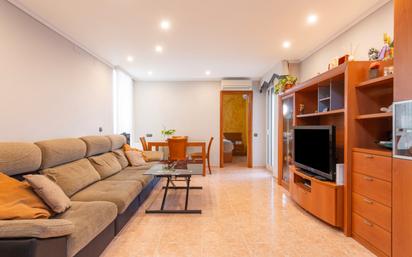 Living room of Flat for sale in Sabadell  with Air Conditioner, Heating and Oven