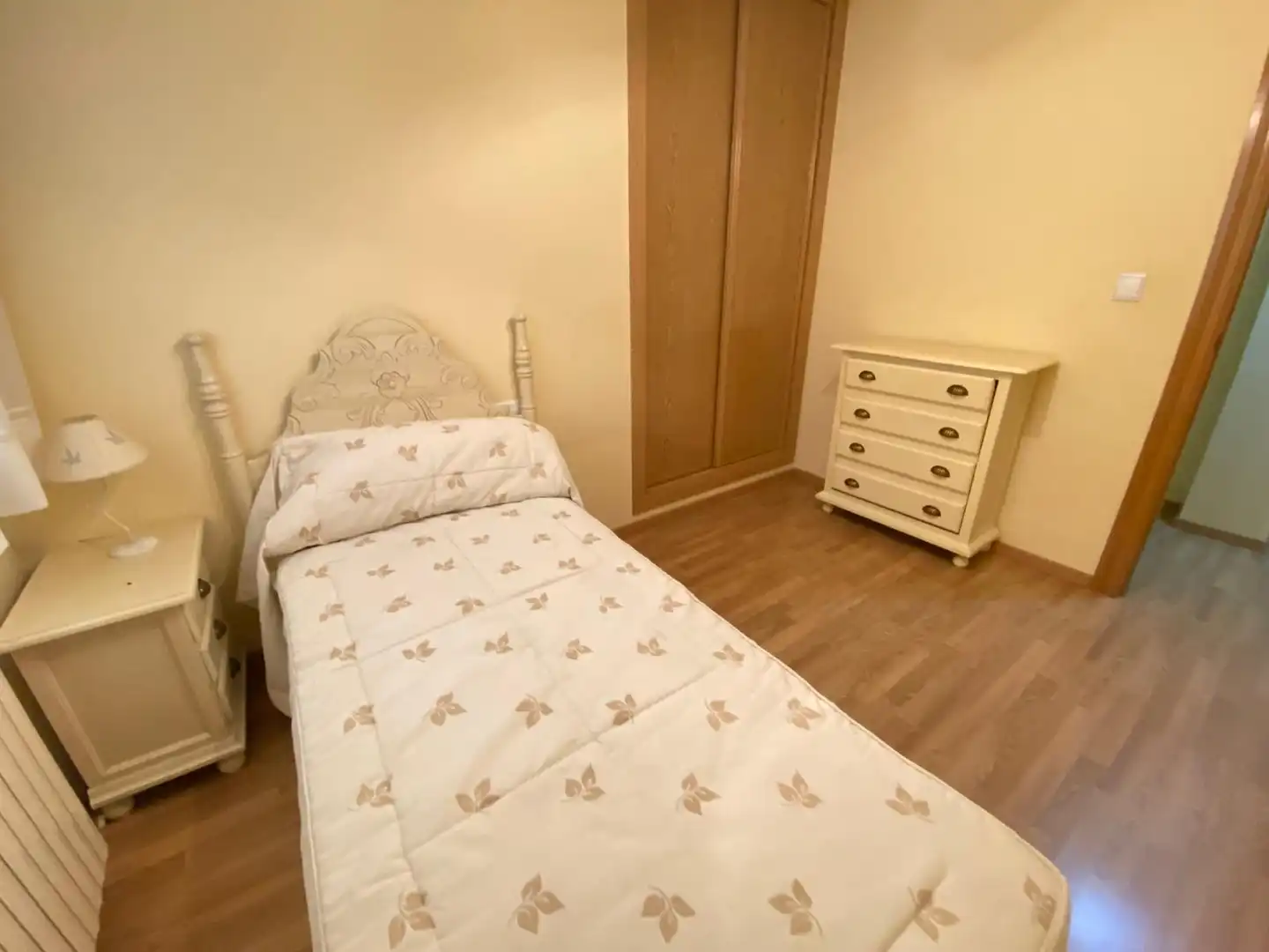 Habitación de Apartamento de alquiler en Albacete con Calefacción, Parquet y Amueblado
