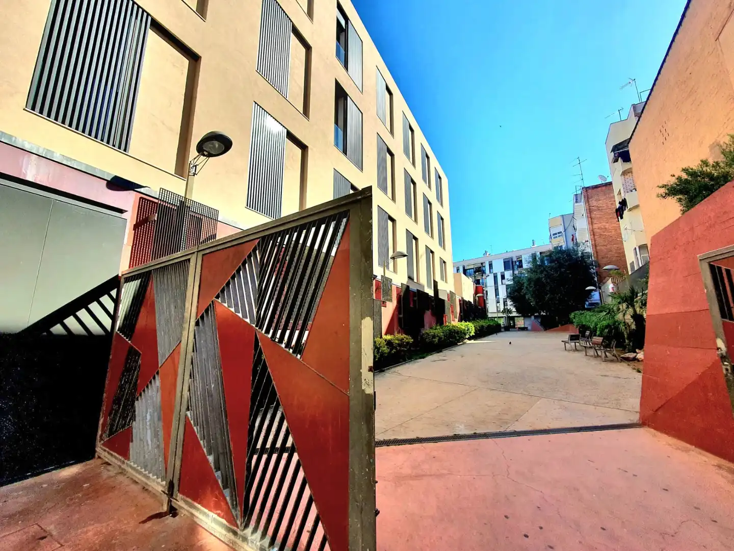 Außenansicht von Büro zum Verkauf in L'Hospitalet de Llobregat mit Klimaanlage, Abstellraum und Alarm