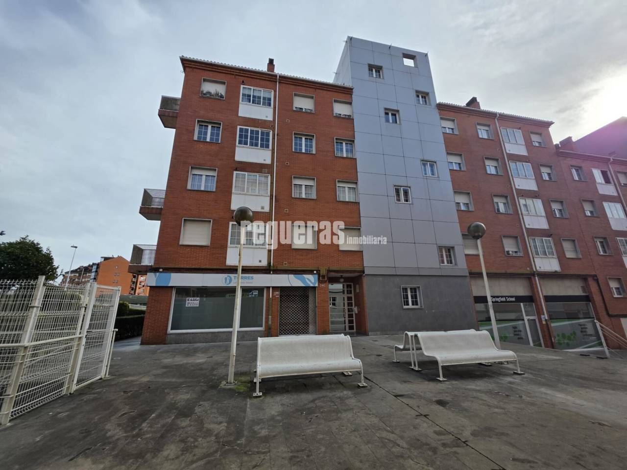 Vista exterior de Apartament en venda en Avilés amb Calefacció, Parquet i Terrassa