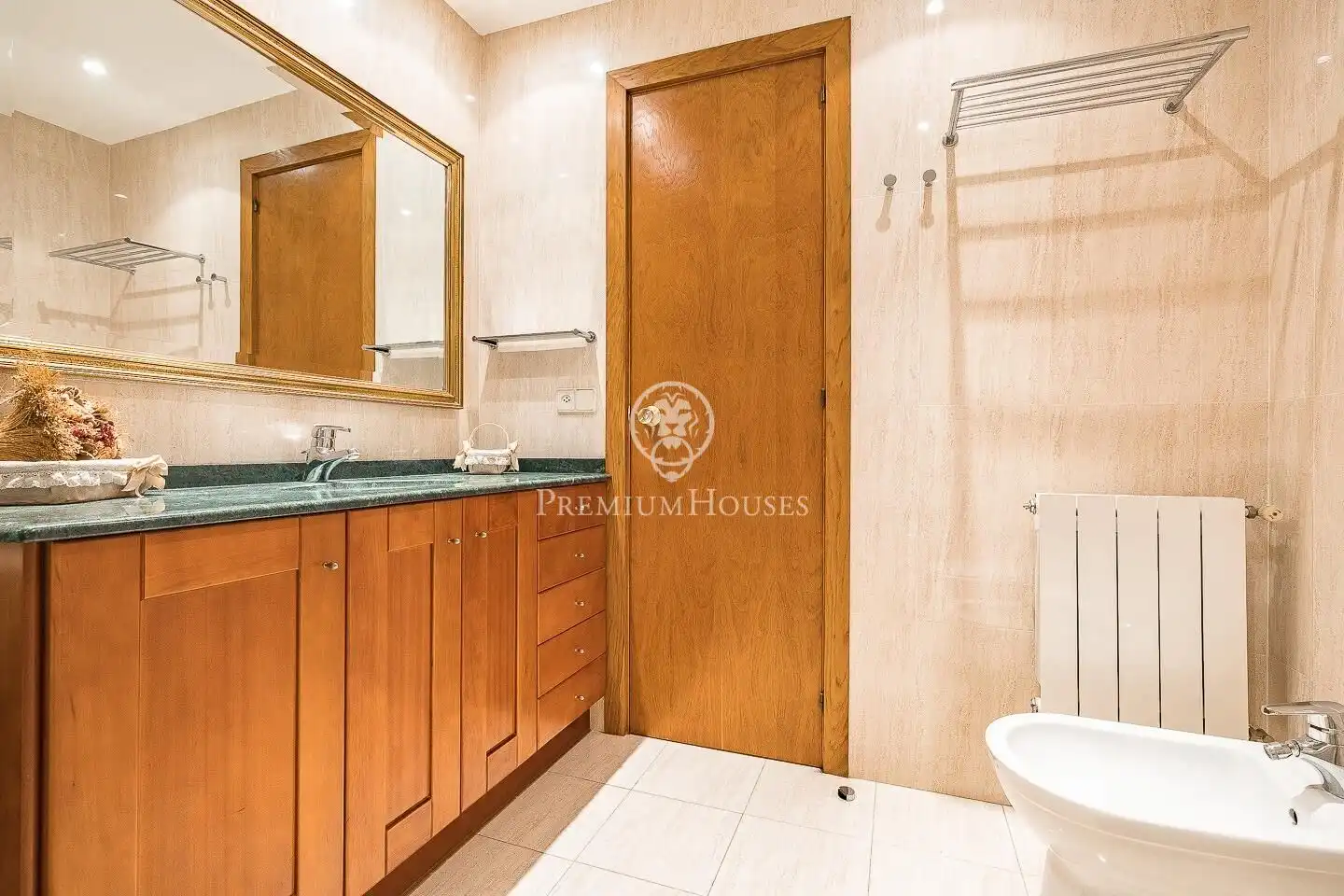 Baño de Piso en venta en Barcelona con Calefacción y Terraza