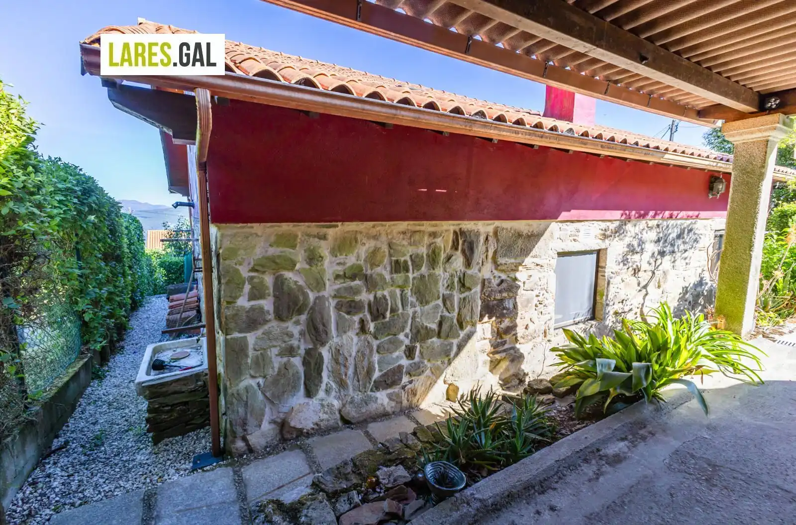Vista exterior de Casa o xalet en venda en Moaña amb Calefacció, Piscina i Moblat
