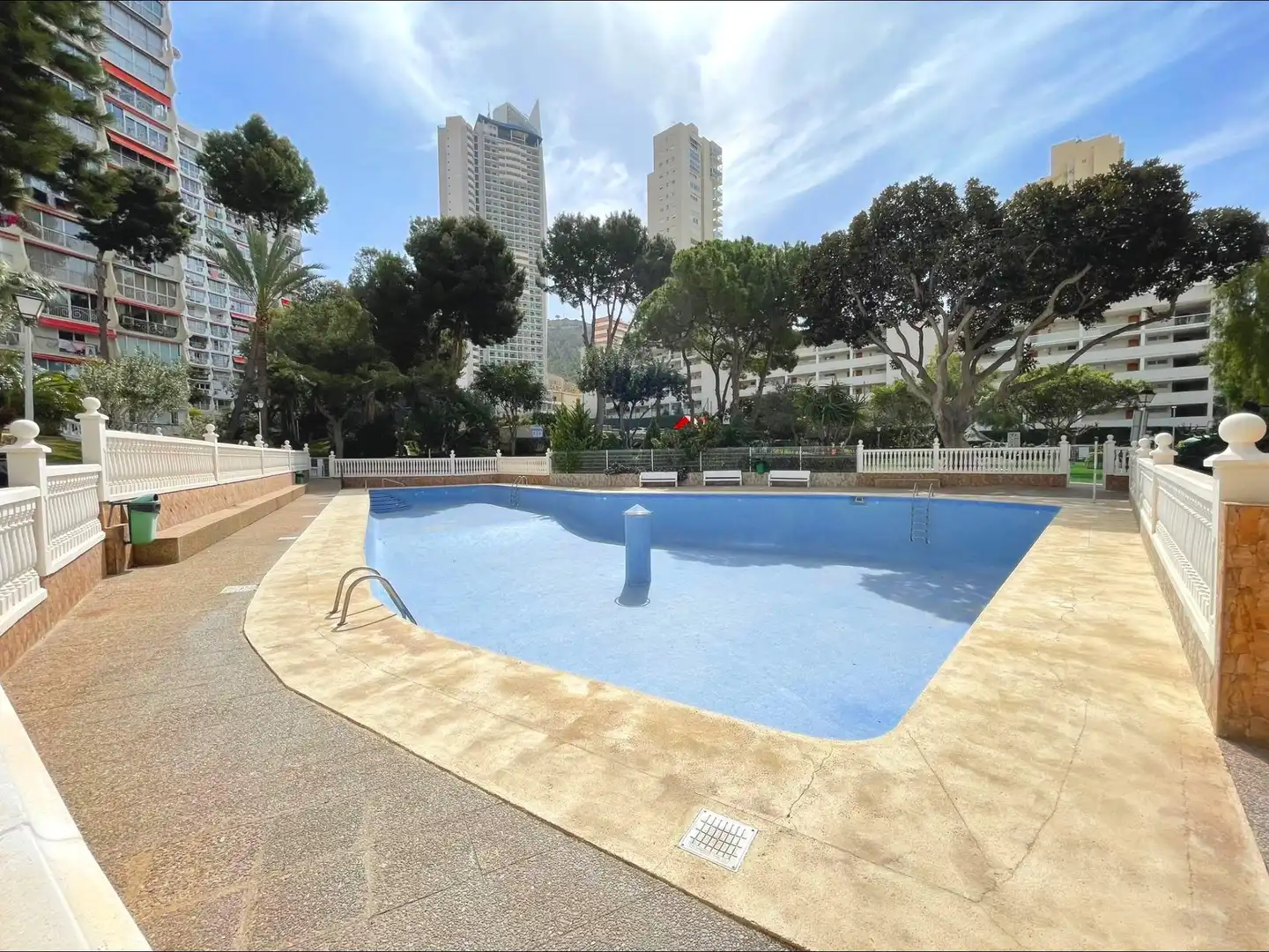 Schwimmbecken von Wohnungen zum Verkauf in Benidorm mit Gemeinschaftspool