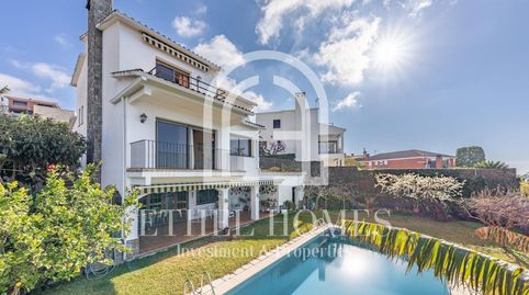 Casa con piscina y vistas al mar