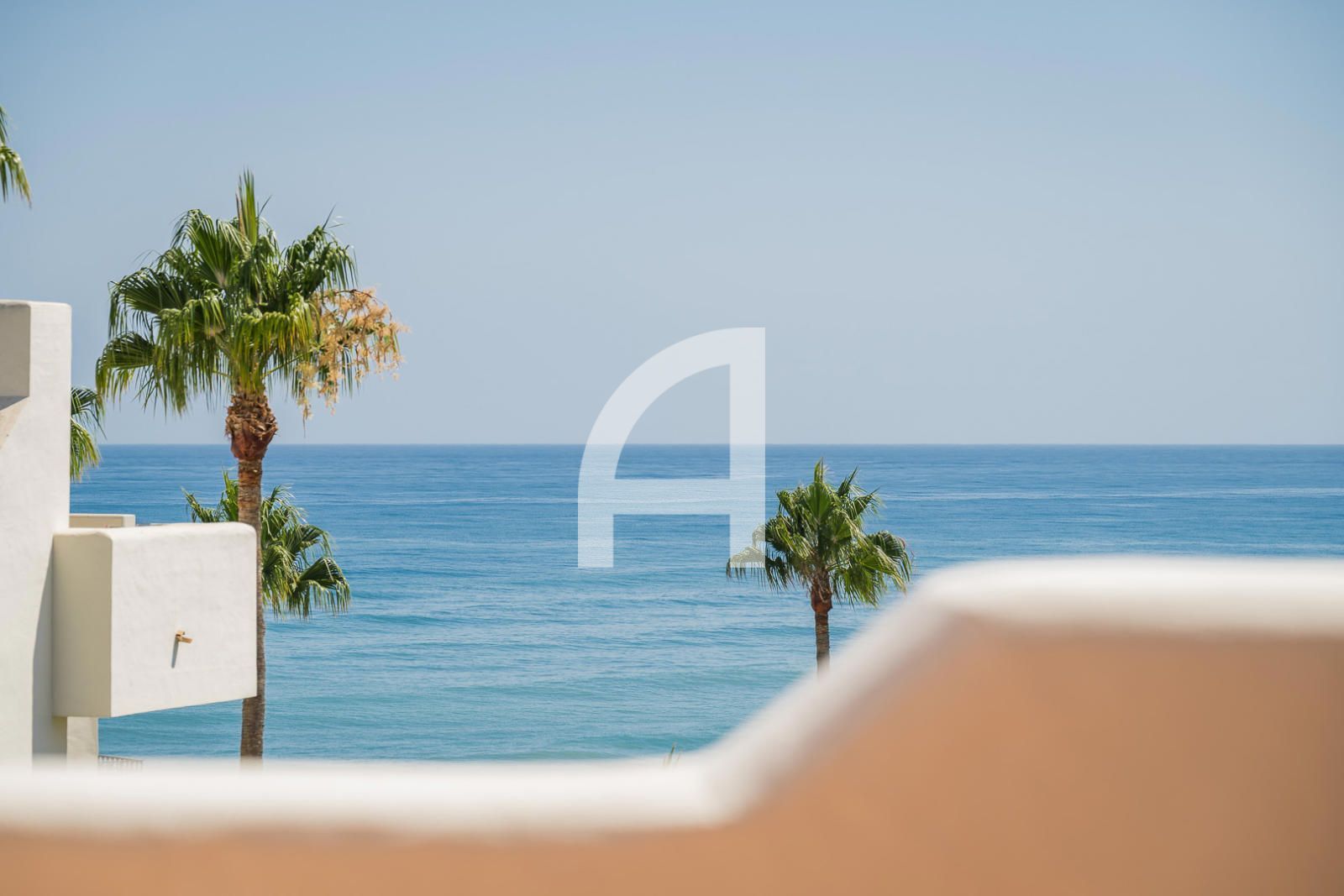Vista exterior de Àtic en venda en Estepona amb Aire condicionat, Calefacció i Terrassa
