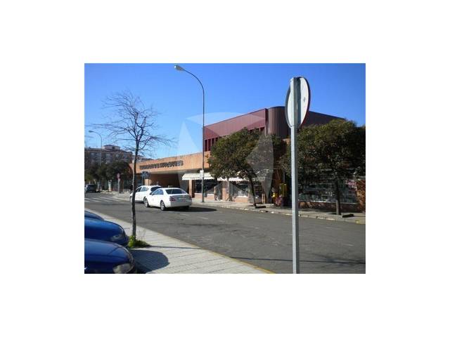 Local comercial en Alquiler en Maria Auxiliadora - Barriada de Llera