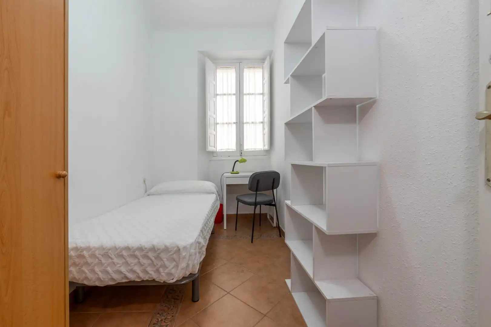Bedroom of Flat for share in Granada  with Heating and Furnished