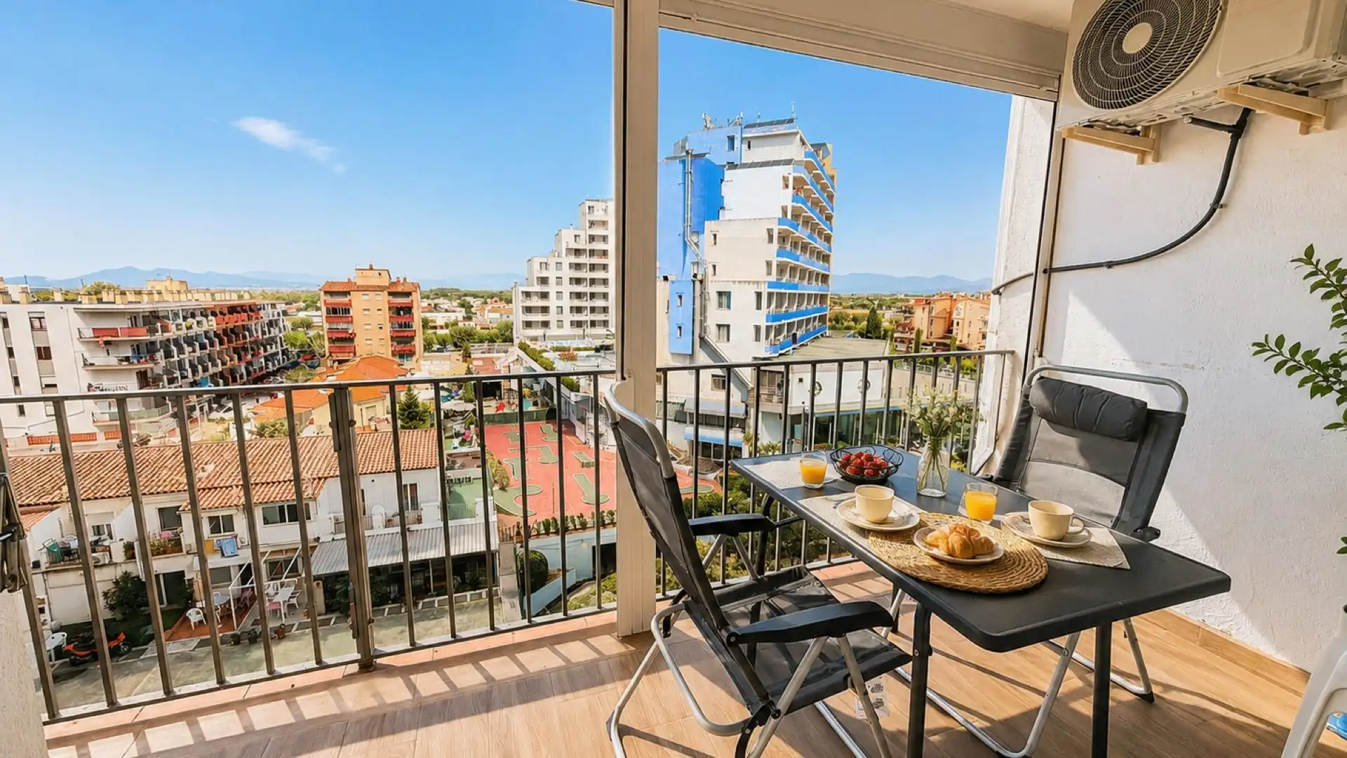 Apartment with terrace for sale in Carrer DELTA MUGA 9, imagen 4