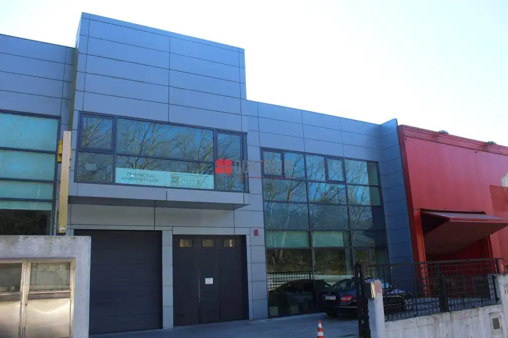 Nau industrial de lloguer a Rúa da República Checa