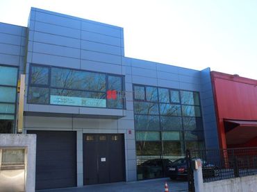 Nau industrial de lloguer a Rúa da República Checa