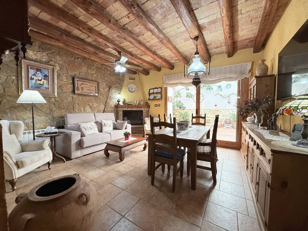 Sala d'estar de Casa o xalet en venda en Torrelavit amb Calefacció