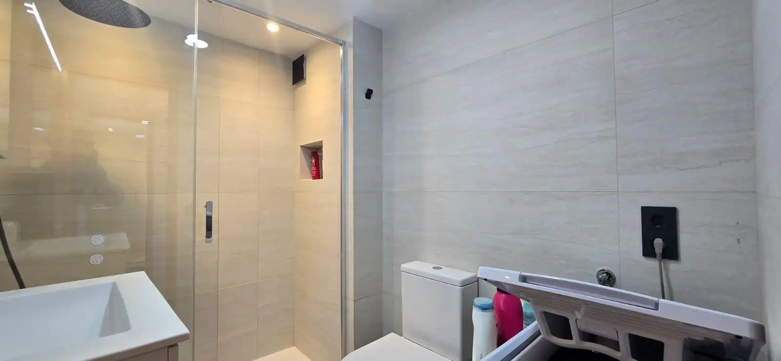 Baño de Apartamento de alquiler en San Bartolomé de Tirajana con Amueblado, Balcón y Piscina comunitaria