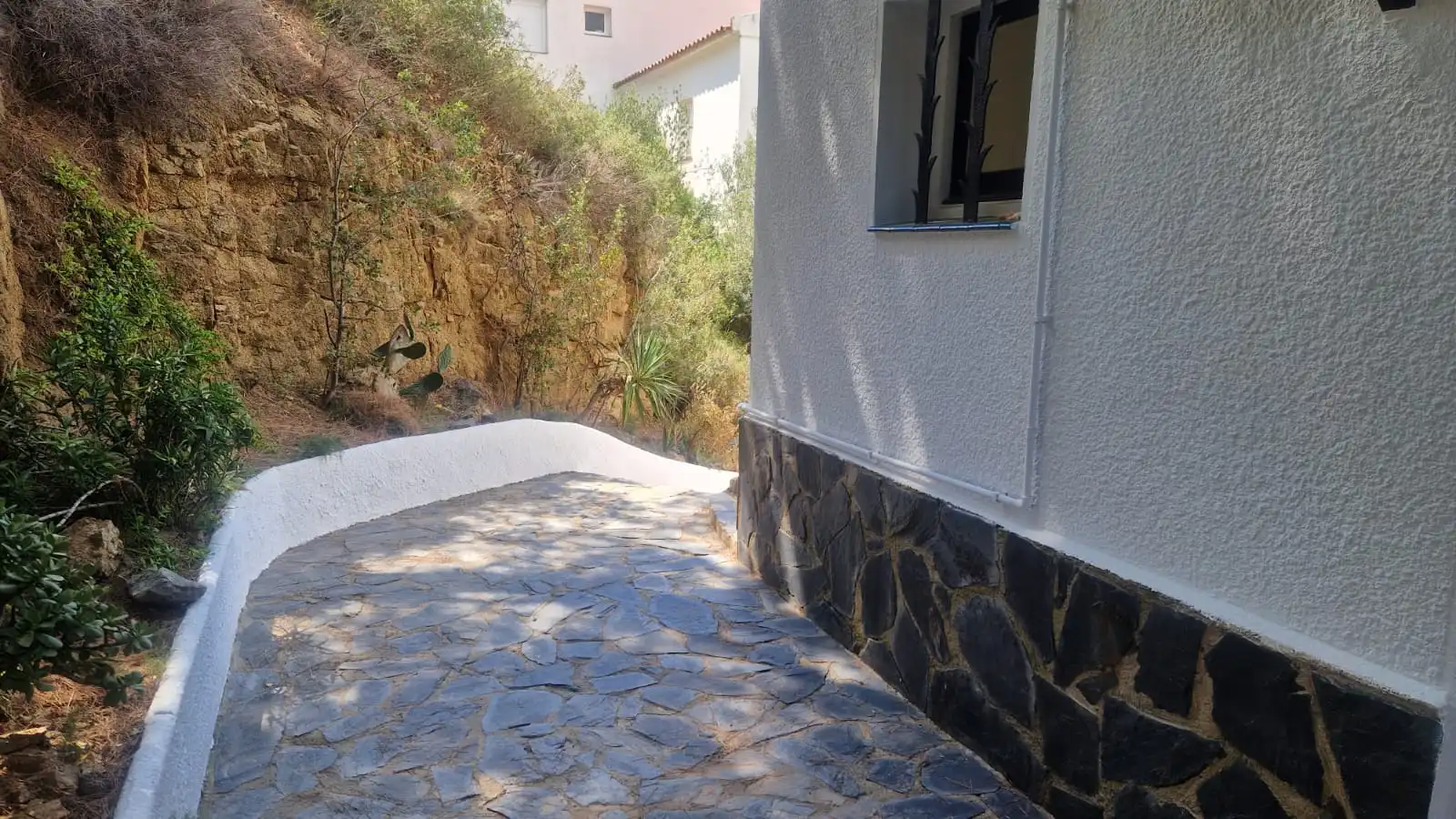 Vista exterior de Casa adosada en venda en Roses amb Aire condicionat, Jardí privat i Terrassa