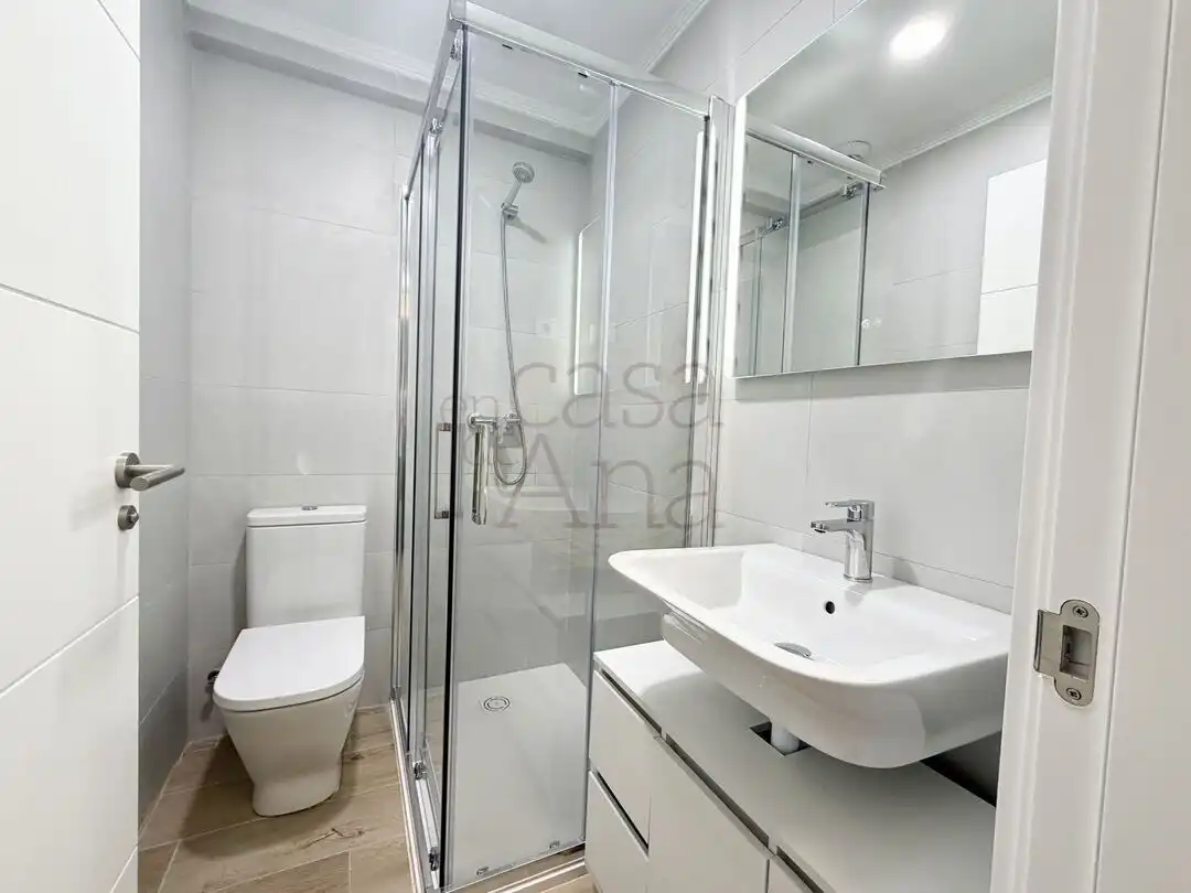 Baño de Piso de alquiler en Bilbao  con Calefacción y Trastero