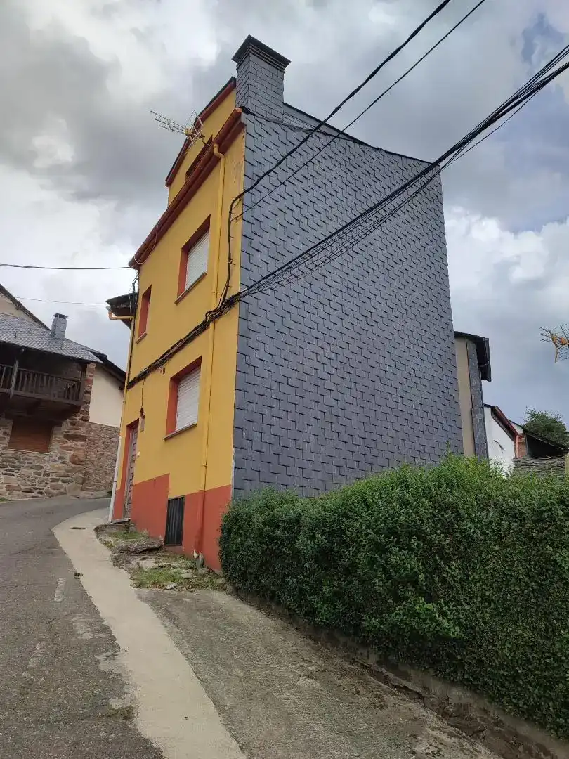 Vista exterior de Casa o xalet en venda en Páramo del Sil