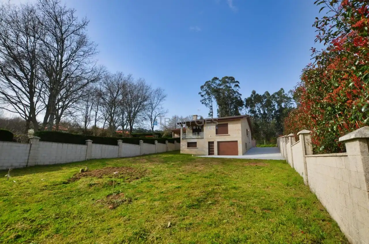 Vista exterior de Casa o xalet en venda en Tomiño amb Calefacció, Jardí privat i Terrassa