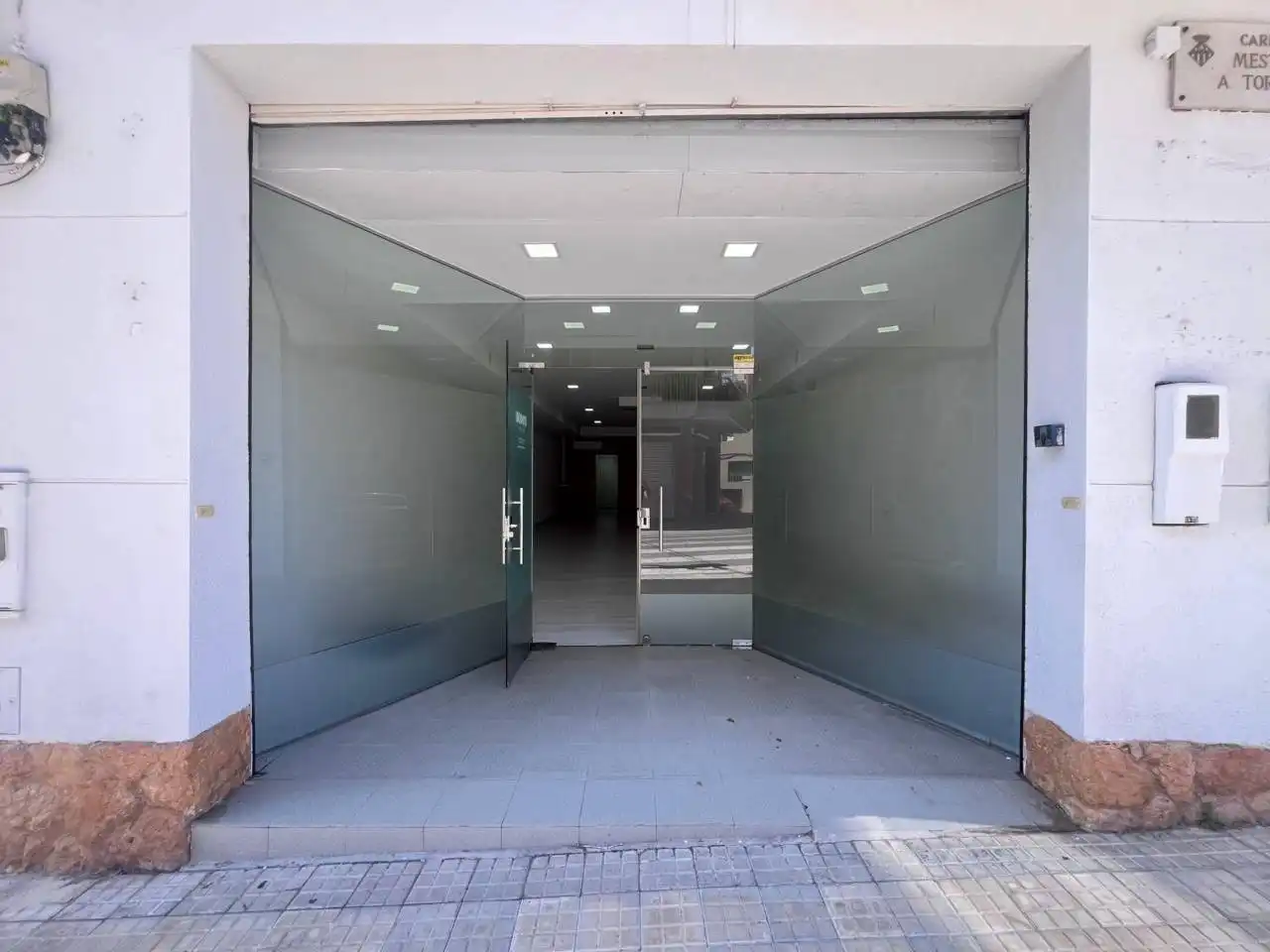 Gewerbefläche zur Miete in Calle MESTRE ANTONI TORELLO, imagen 2