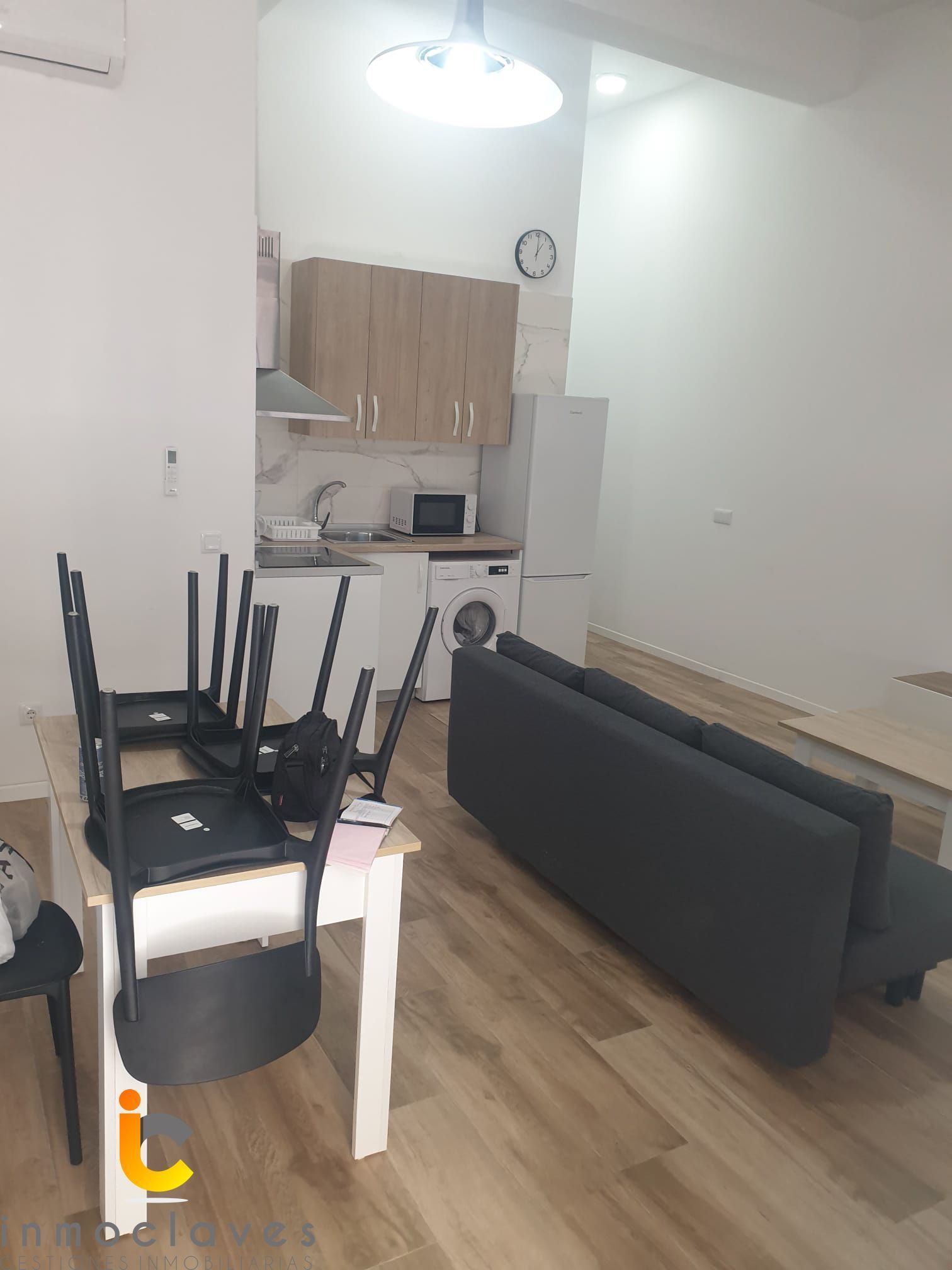 Apartment for sale in Algeciras  with Air Conditioner, Heating and Furnished