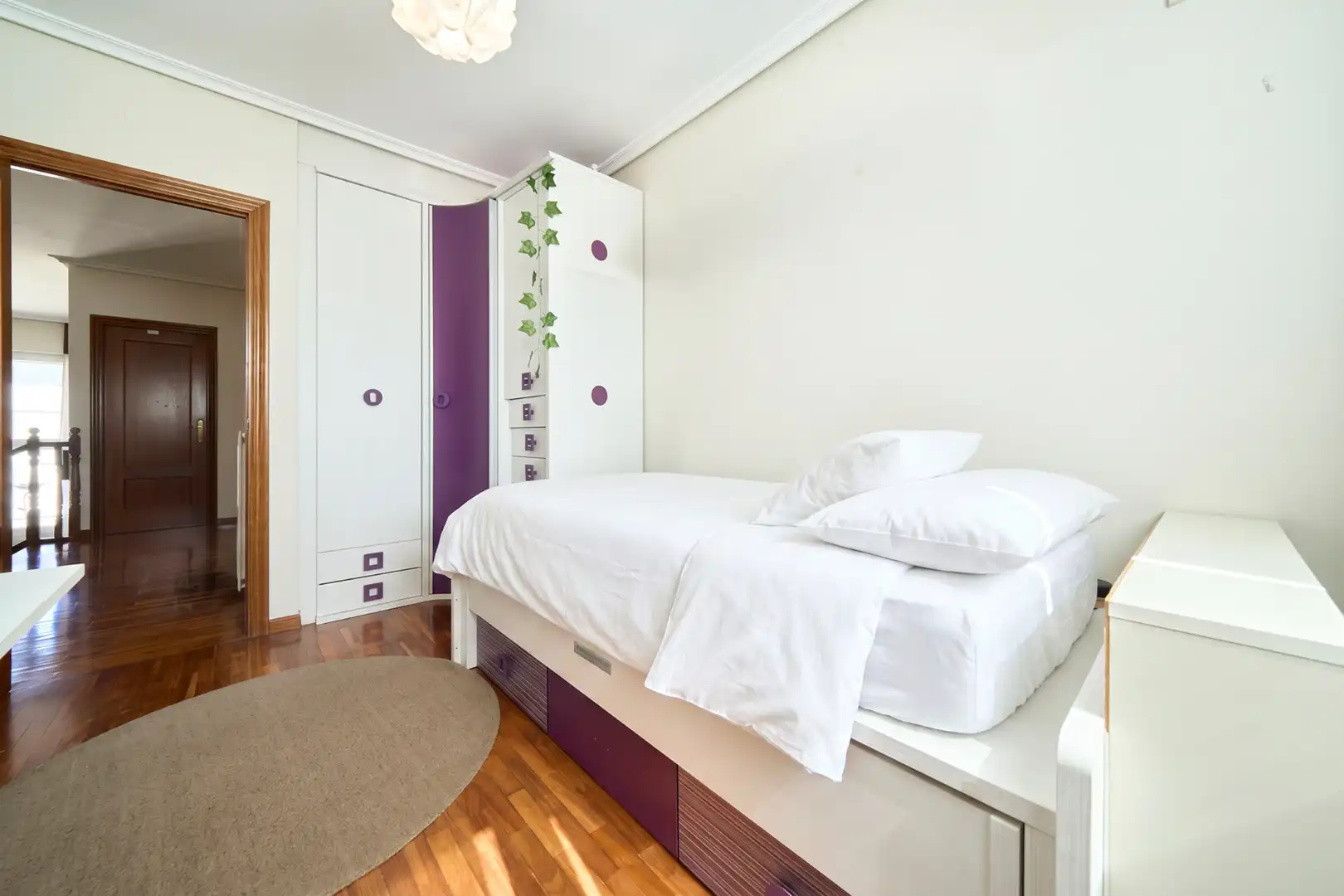 Habitación de Dúplex en venta en Vitoria - Gasteiz con Terraza, Trastero y Amueblado